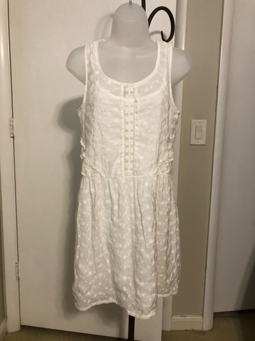 Monteau White Floral Lace Tank Top